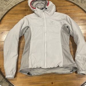 Arc’teryx Atom Small Light Grey Jacket!